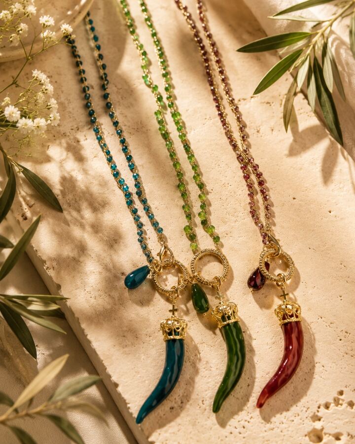 Collana con ciondolo cornetto portafortuna smaltato